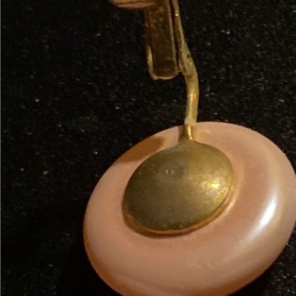 Vintage Marvella pink button size clip on earrings - Picture 3 of 7